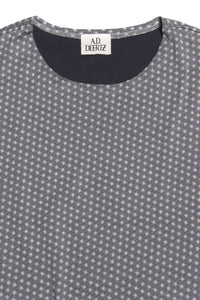 Close-up of a gray and white patterned t-shirt with a dark navy inner collar and a visible neck label reading 'AD DEEIZ'.