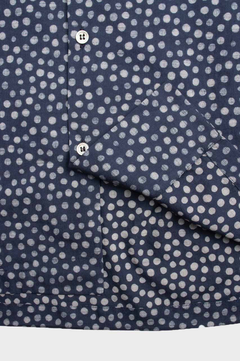 Short sleeve shirt with spread collar Fine indigo dyed cotton with dot batik